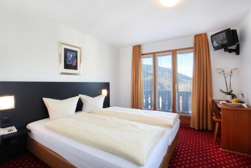 Hotel Central Obersaxen Værelse billede