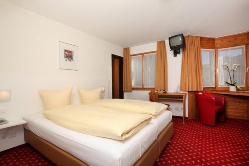Hotel Central Obersaxen Værelse billede