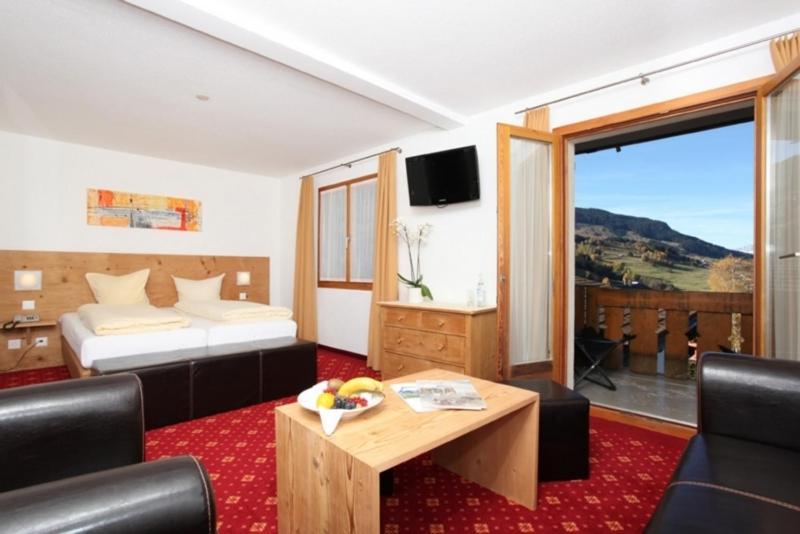 Hotel Central Obersaxen Eksteriør billede
